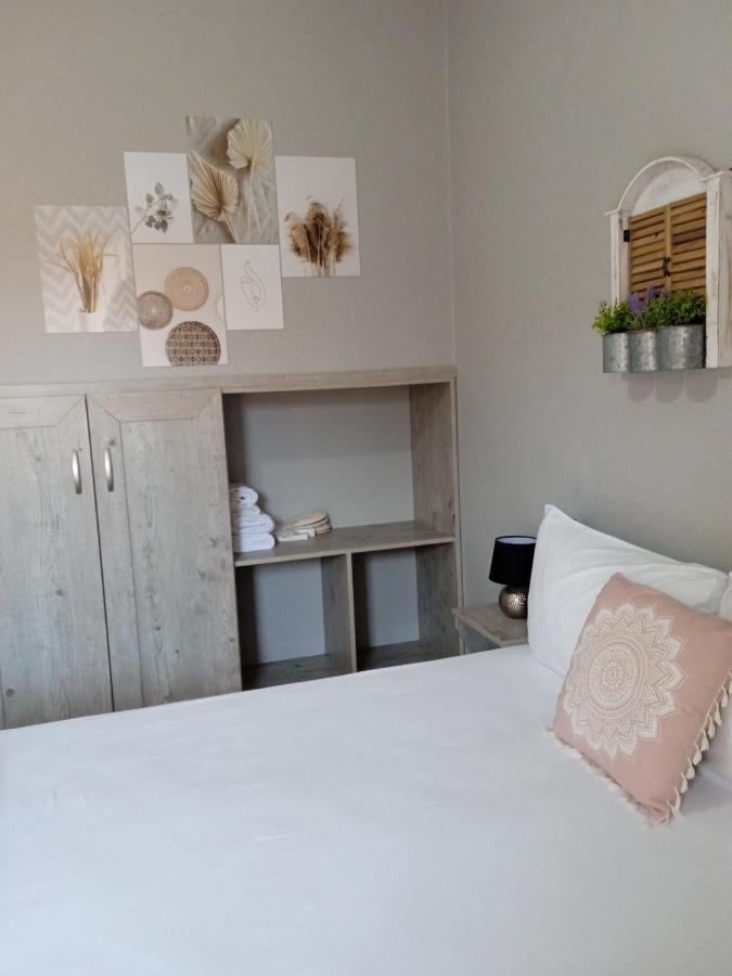 Almira - Rooms To Let Nea Roda Exteriér fotografie