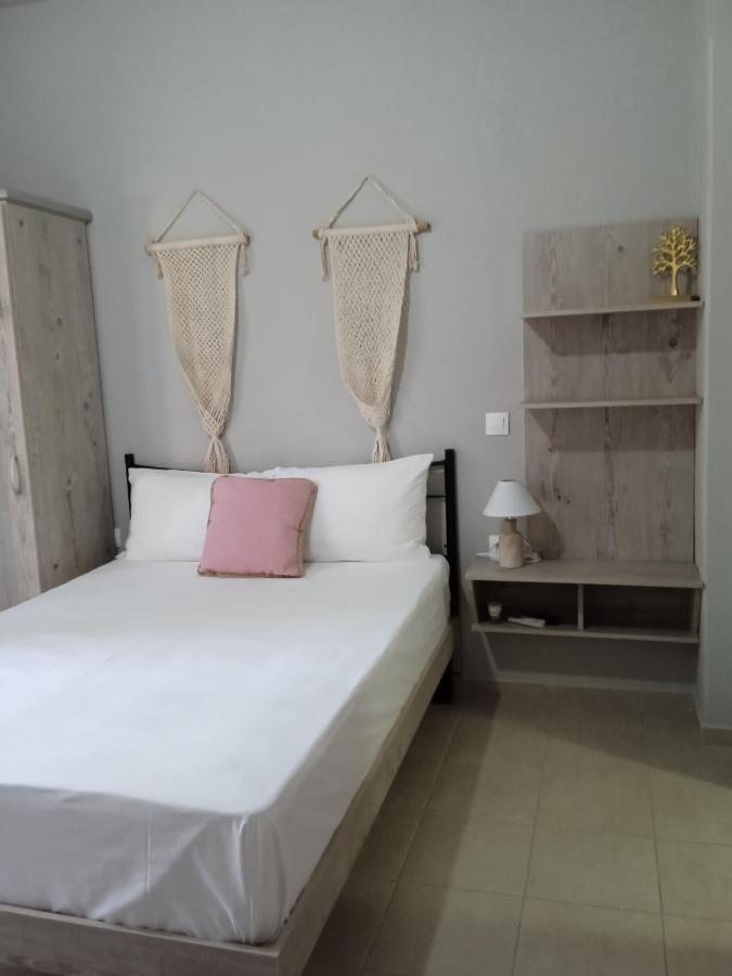 Almira - Rooms To Let Nea Roda Exteriér fotografie