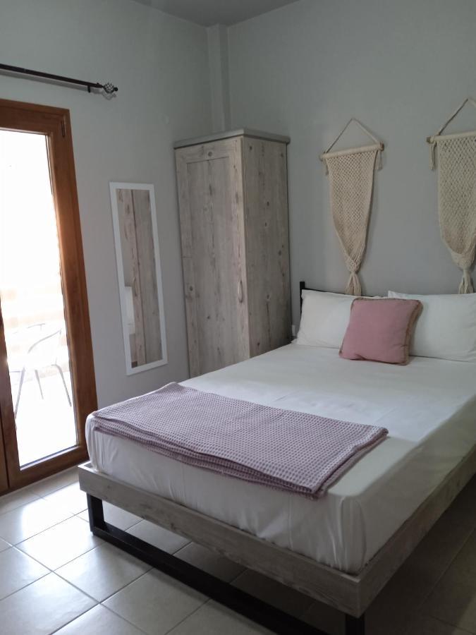 Almira - Rooms To Let Nea Roda Exteriér fotografie