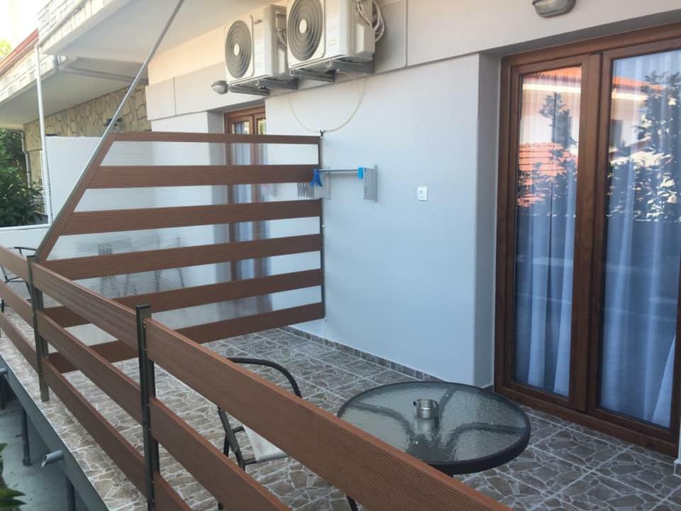 Almira - Rooms To Let Nea Roda Exteriér fotografie